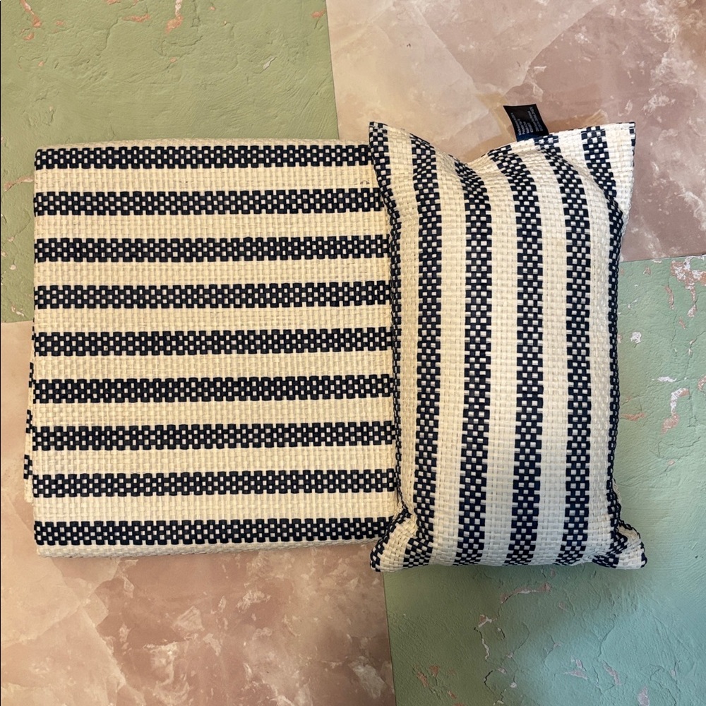 DSW Beach tote with pillow and mat - Picture 6 of 8
